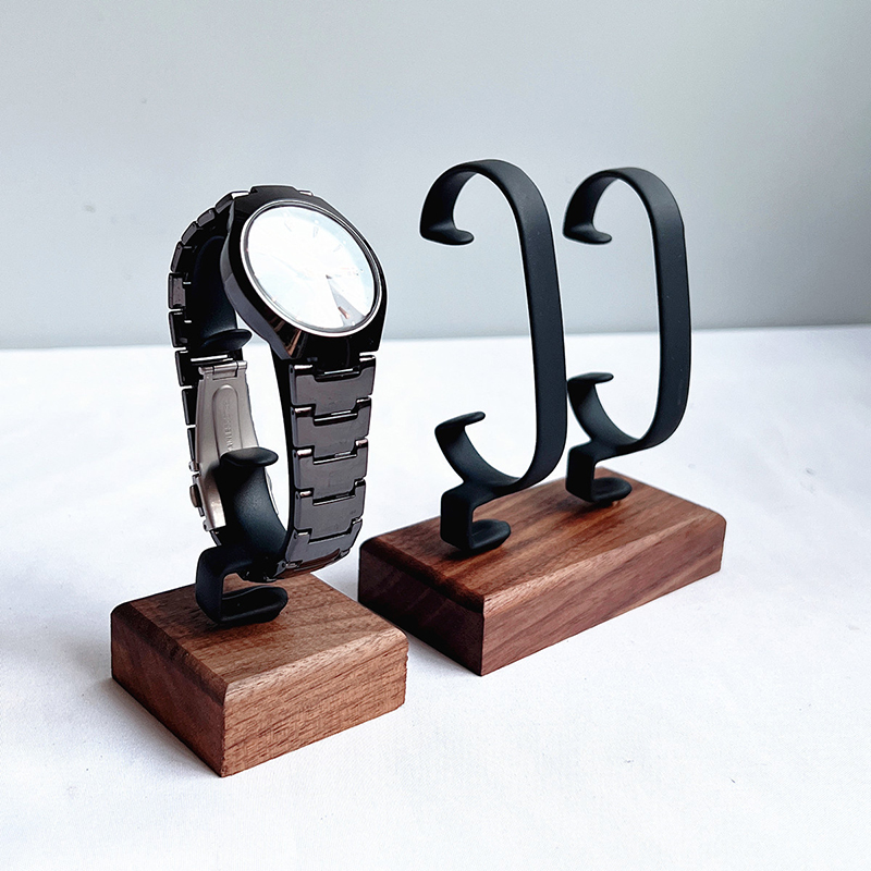 Soporte de madera en forma de  - Jewelry And Watches Inc reseña y precio
